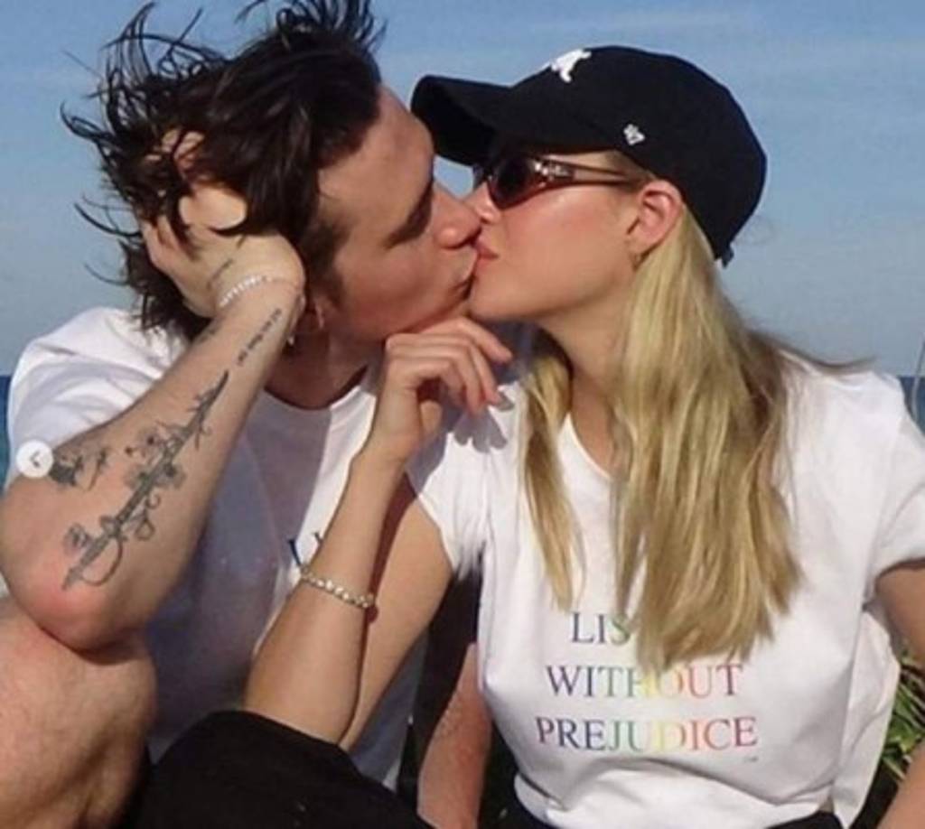 Brooklyn Beckham y la joven actriz estadounidense Nicola Peltz se conocieron hace diez meses y hoy han decidido casarse.