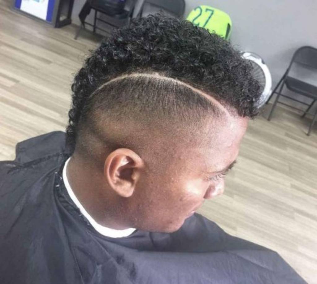 Varios seleccionados hondureños han sido atendidos por el barbero Kilver Martínez.