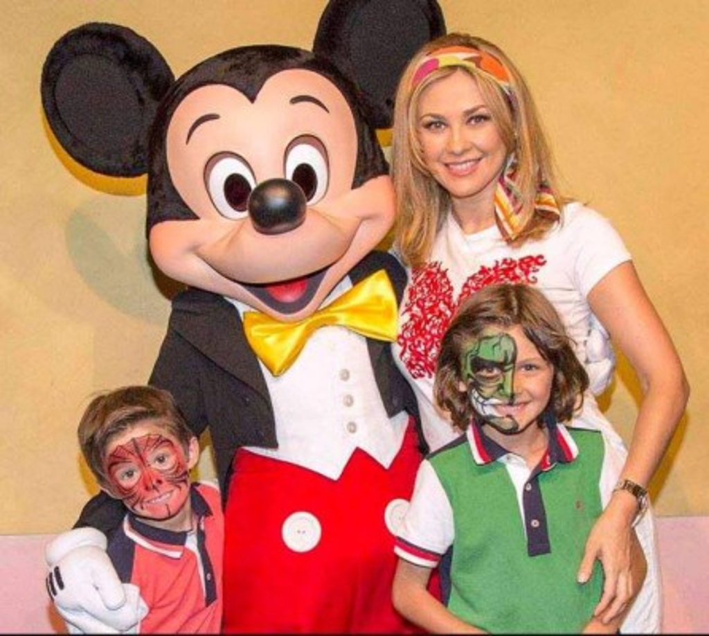 Muy bellos los hijos de Aracely y Luis Miguel con un gran parecido a su padre.