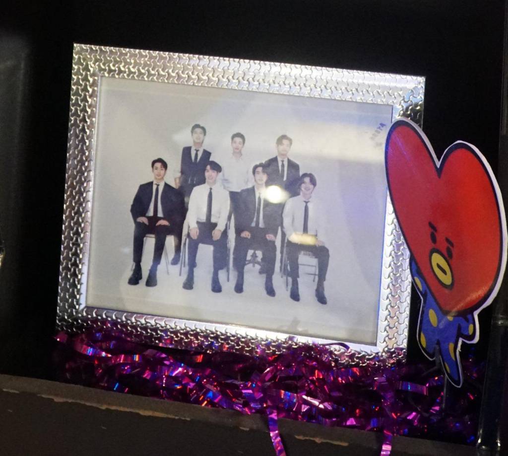 No podía faltar una postal de los chicos de BTS, pues ellos fueron el centro de la celebración.