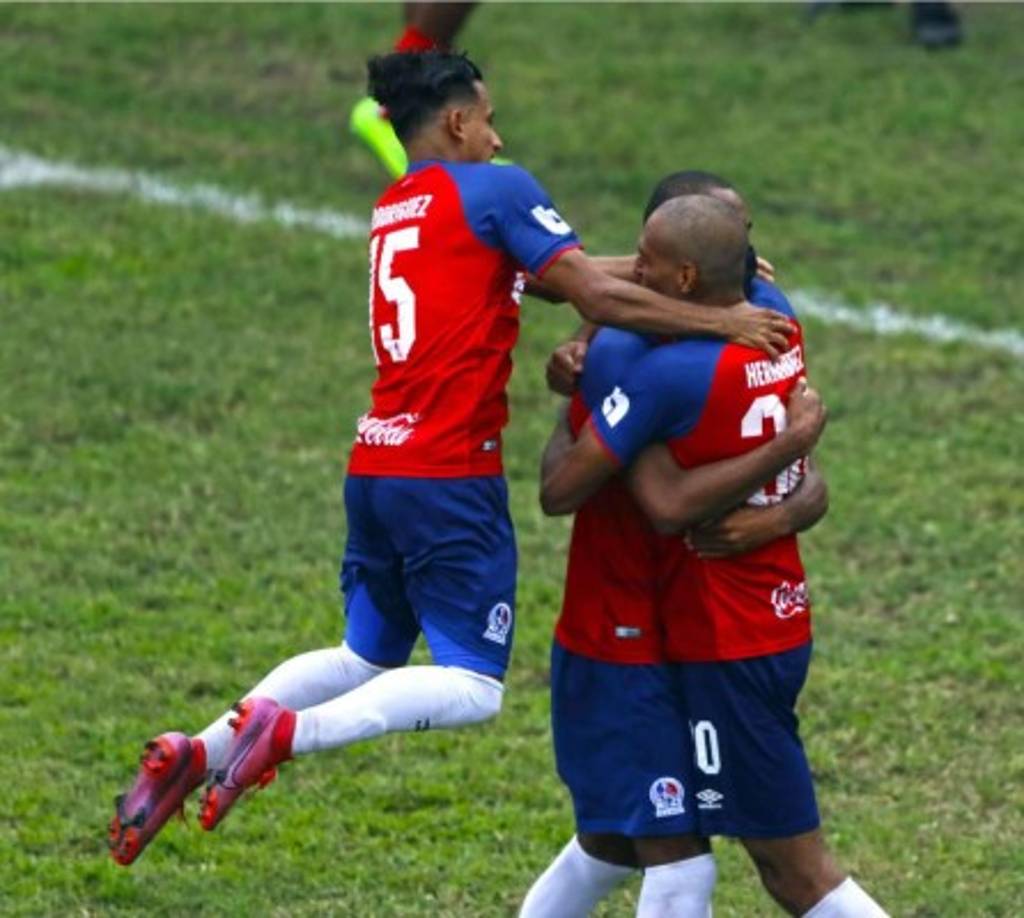 El festejo de los jugadores del Olimpia.