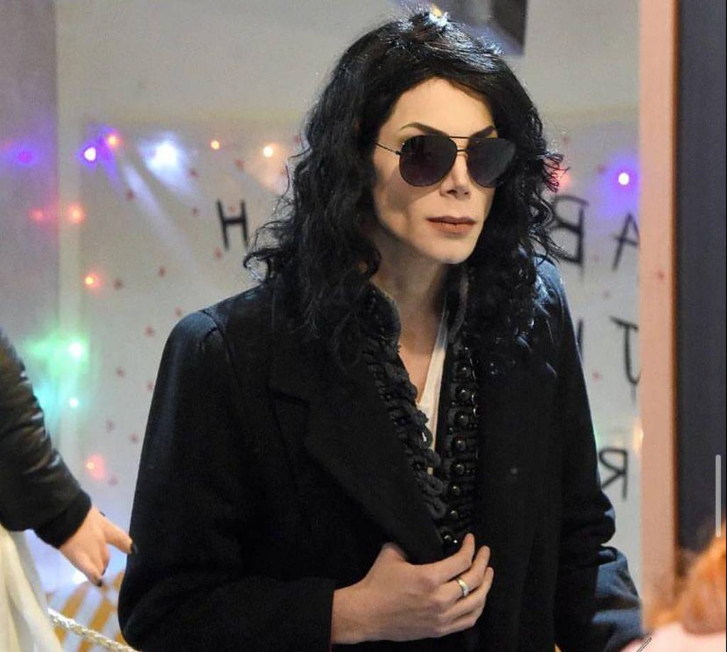 <b> </b>Lo primero que modificó en su rostro fueron sus orejas, lo que quería Blanco era reducir el tamaño para que se parecieran más a las de Jackson. 