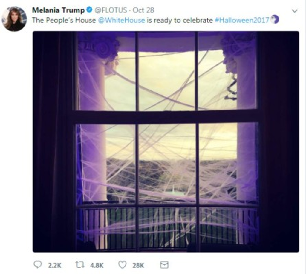 Melania publicó en su cuenta de Twitter las decoraciones en la Casa Blanca por Halloween.