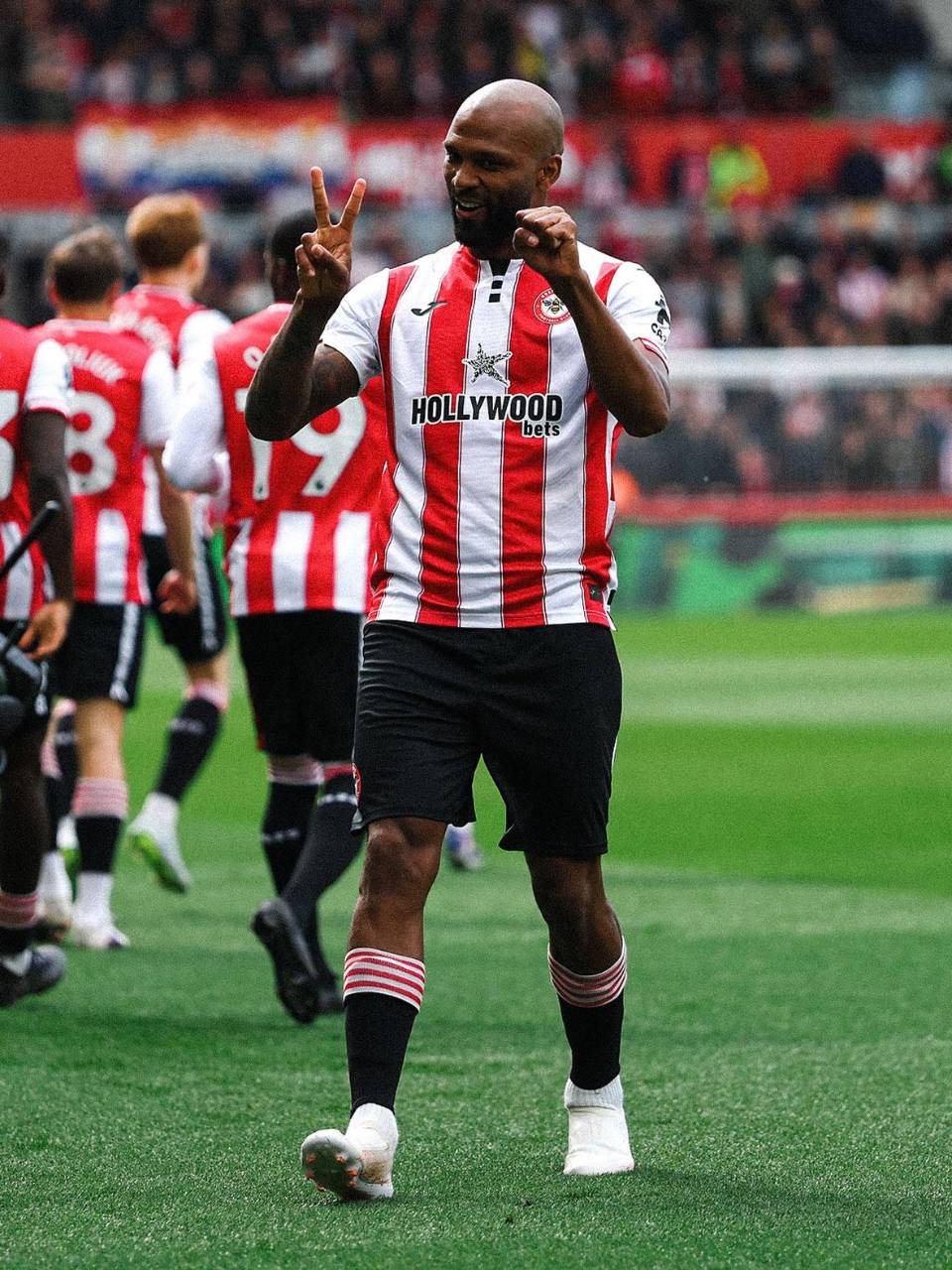 Igor Thiago celebrando uno de sus goles con el Brentford ante Everton.