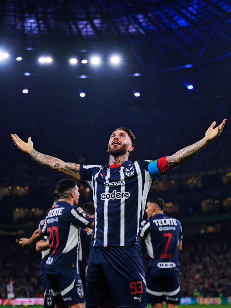 La celebración de Sergio Ramos tras marcar su primer gol en la Liga MX.