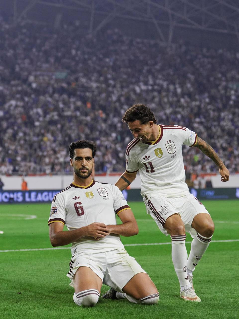 La celebración de Mikel Merino tras su segundo gol que firmó la remontada de España ante Croacia.