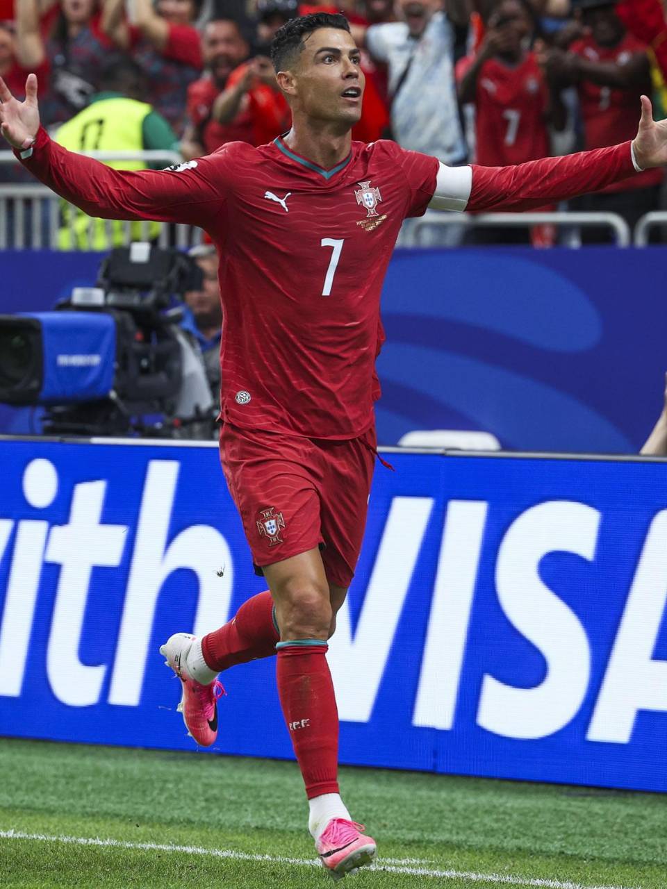 Cristiano Ronaldo recuperó la sonrisa con sus dos goles ante Uzbekistán.