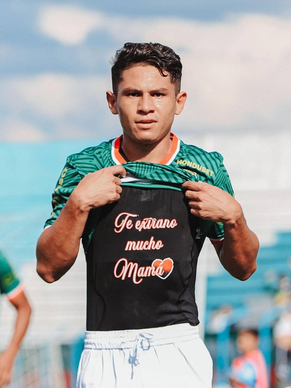 El festejo de Odín Ramos tras su gol contra el Génesis PN.