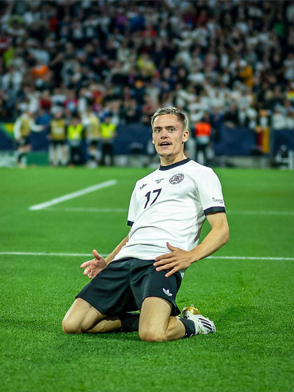 Florian Wirtz celebrando su gol que puso a ganar a Alemania.
