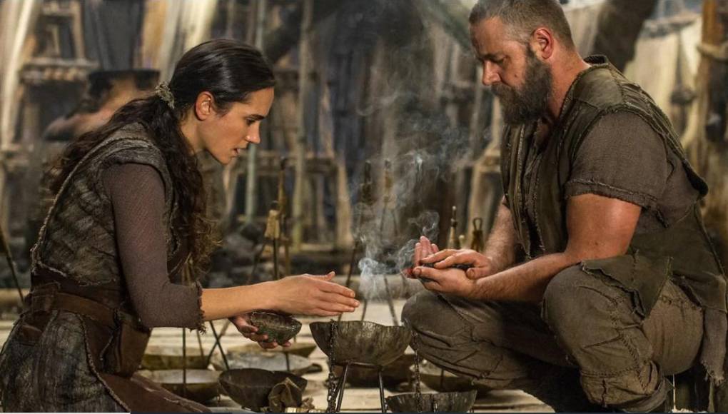 <b>”NOÉ”</b>Noé ((Russell Crowe) vive con su familia en un mundo asolado por los pecados humanos. El hombre, que solo quiere vivir una vida tranquila con su familia, recibe una misión divina: construir un arca para salvar algunas personas de un diluvio que acabará con toda la humanidad. El arca debe ser suficientemente grande como para albergar a su familia y una pareja de cada animal de la Tierra. Cuando la tarea es completada, la familia es testigo de la ira de Dios.