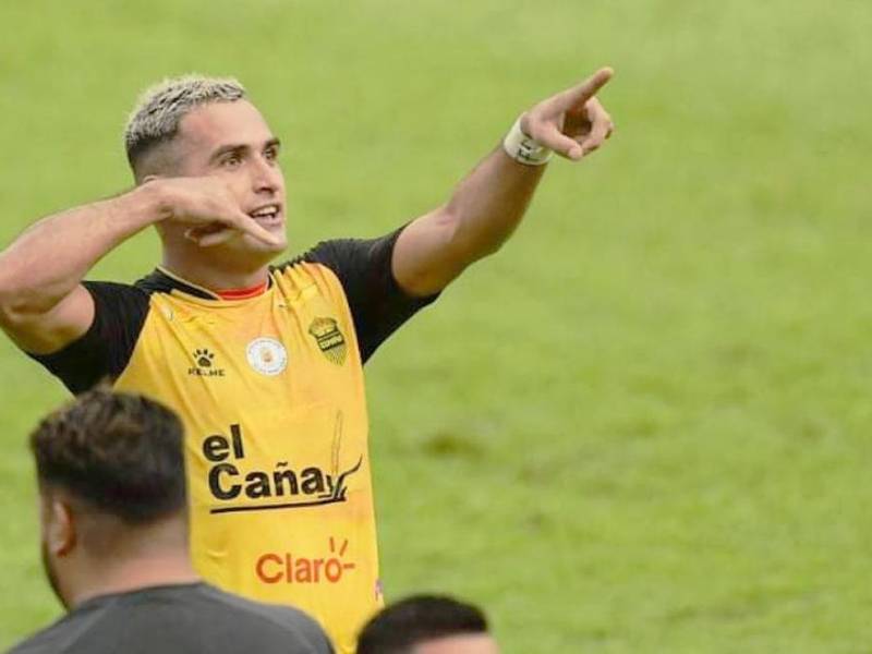 Omar Rosas fue dado de baja en el Real España a petición de Héctor Vargas.