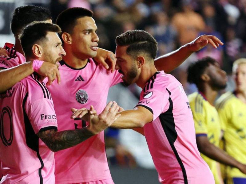 Messi y resto de sus compañeros del Inter Miami celebrando uno de los dos goles.