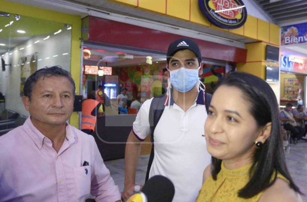 'Muchos estudiantes hemos intentado salir, pero solo unos pocos lo han logrado, ya que en la ciudad donde estoy hay más de 290 casos confirmados. Yo tenía previsto salir el 5 de febrero, pero el vuelo fue cancelado, por lo que se están buscando otras opciones, pero si no las hallamos tocará permanecer en China y mirar qué sucede después', apuntó.