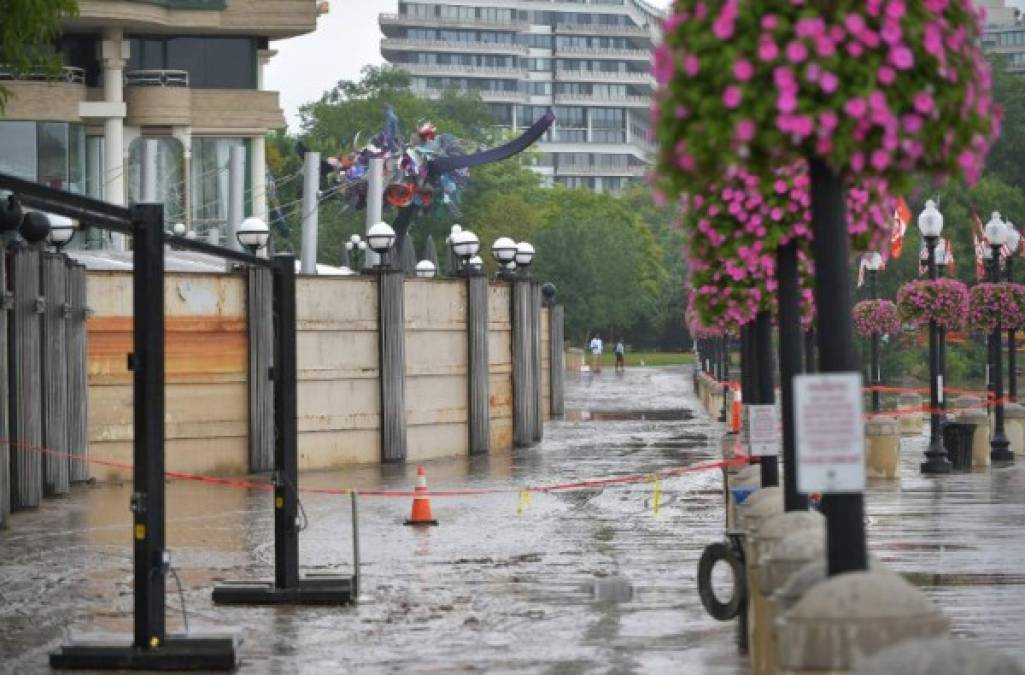 En Washington D.C., los residentes ultiman preparativos para las fuertes lluvias pronosticadas para esta noche.