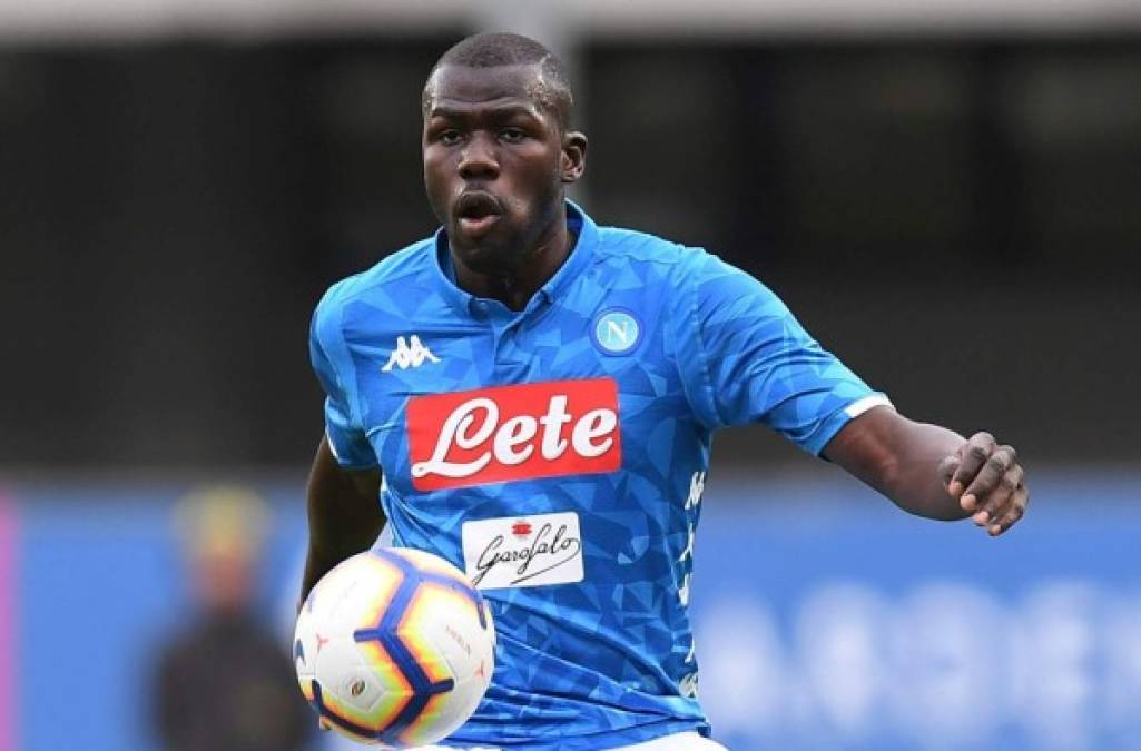 Kalidou Koulibaly - Uno de los primeros nombres que se mencionan desde Inglaterra es el del jugador del Napoli. Mourinho quiere reforzar la defensa del Tottenham con el central senegalés nacido en Francia.
