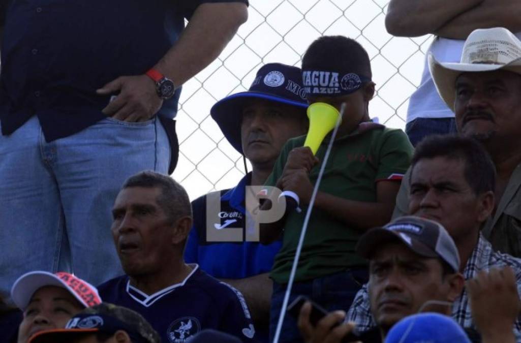 Diego Vázquez apareció camufleajado en las gradas del estadio Marcelo Tinoco de Danli.