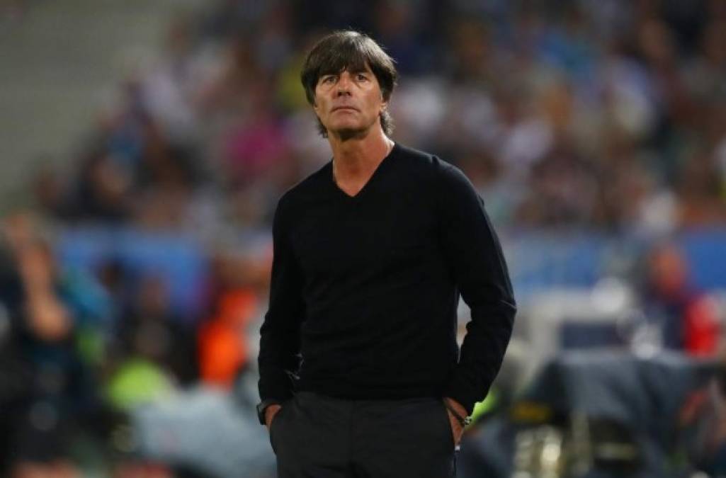 El que fuese el entrenador del Real Madrid, Bernd Schuster, ha asegurado que Joachim Löw es el principal candidato al banquillo del Real Madrid si no sigue Santiago Solari. 'Cuando hablé del nombre del Löw, (Florentino Pérez) me miró de una manera extraña. Como si lo hubiera cogido con las manos en la masa. Veo a Löw en el Real Madrid'.