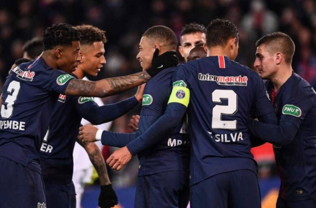 El rotundo fracaso que significó la temprana eliminación en la presente campaña en Champions League traerá cambios significativos para el PSG. En las últimas horas se han revelado los fichajes y salidas que alista el club francés de cara a la próxima temporada.