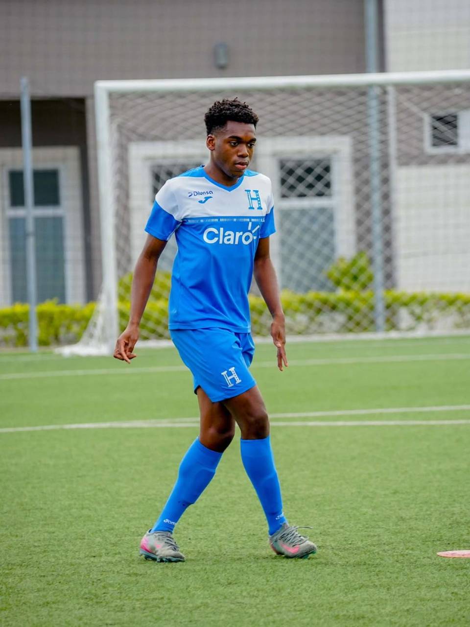 Julián Martínez, el hijo del Pery, entrenando con la Sub 17 de Honduras.