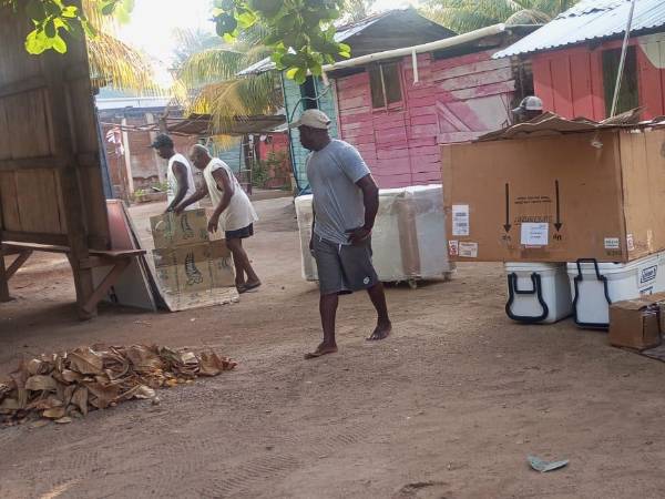 Los pescadores artesanales se han fortalecido con donaciones de equipo de pesca y almacenamiento del producto, por parte del gobierno y organizaciones nacionales e internacionales.