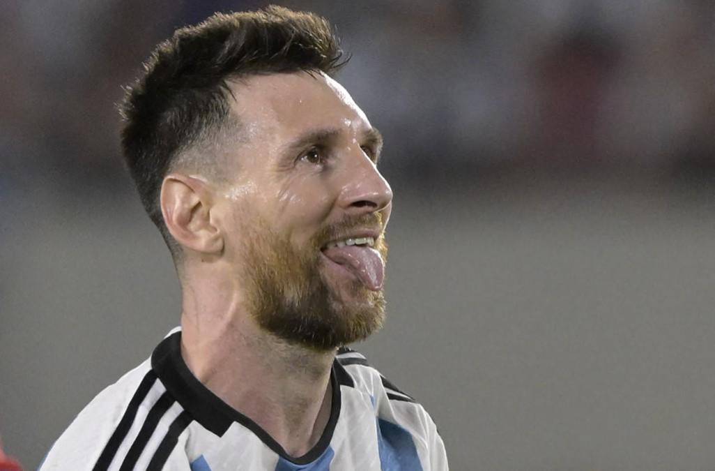 Avión privado para 20 personas, hoteles exclusivos y seguridad personal para su familia: Estas fueron algunas de las condiciones de Messi para promocionar el turismo en Arabia .