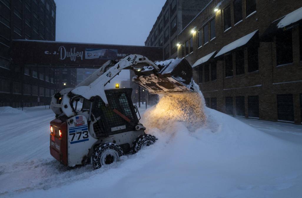 Durante el jueves y el viernes el Servicio Meteorológico pronostica que la amenaza de fuertes nevadas en grandes porciones de la región Oeste se concentre en California a medida que un nuevo sistema que se desarrolla frente a la costa occidental se desplace al sur.