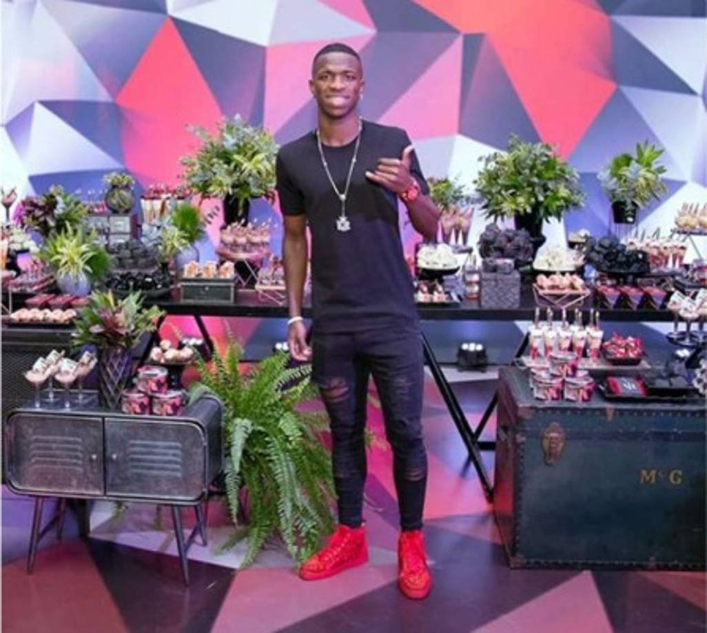 La promesa brasileña se despidió de sus amigos y familiares con una gran fiesta.