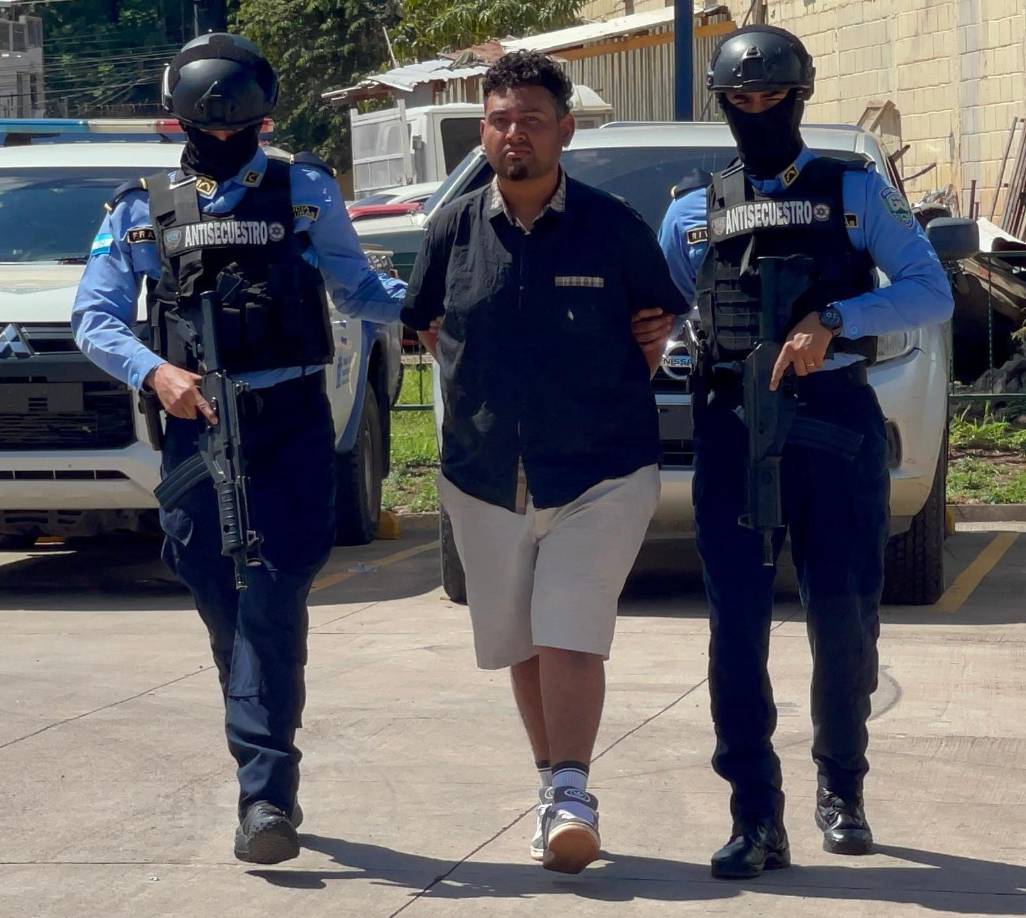 Yadir fue puesto a la orden del Ministerio Público para que se le ejerza la acción penal correspondiente.