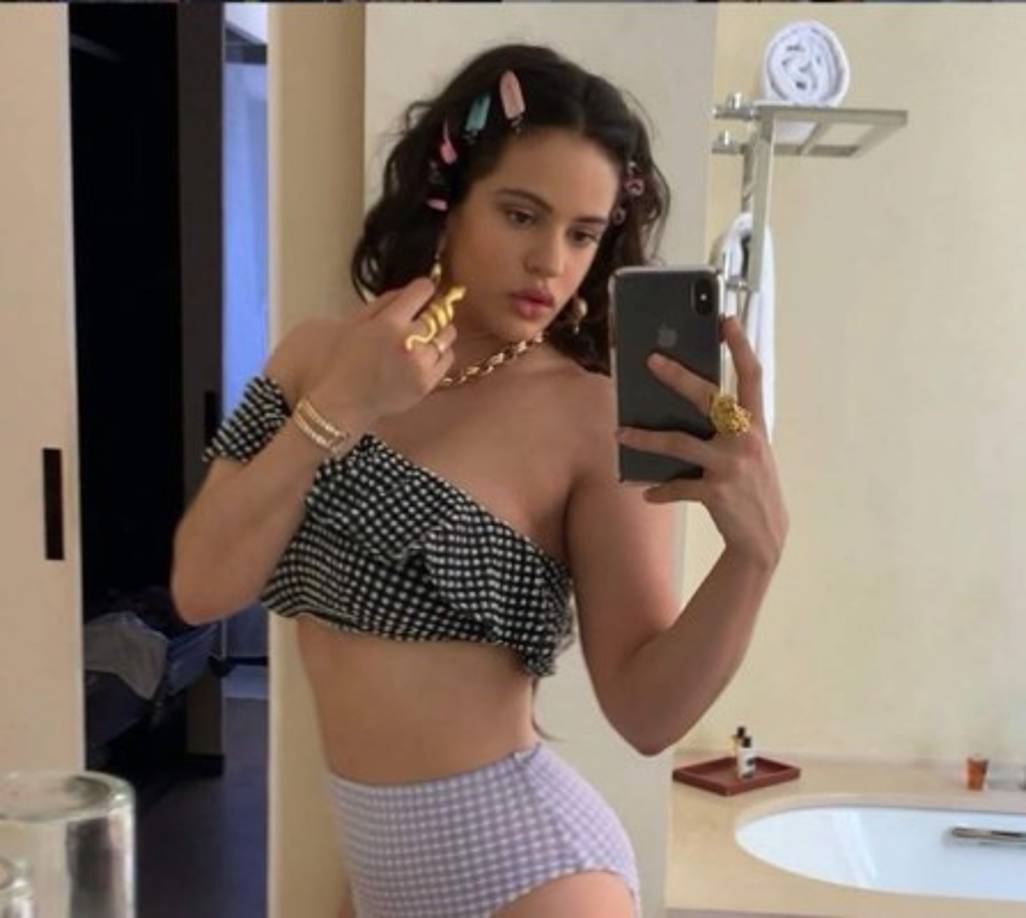 Lo que diferencia la música de Rosalía es su fusión de géneros como flamenco y trap. Pero su estilo ha generado críticas.