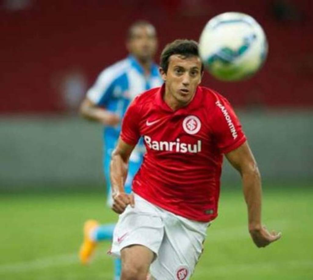 Carlos Martín Luque: Sorpresa. El delantero argentino de 26 años de edad es nuevo fichaje del Club Deportivo Vida de la Ceiba, llega procedente de nada más y nada menos que del Internacional de Porto Alegre de Brasil. En su paso por las selecciones menores de Argentina, disputó el Mundial Sub-20 de Colombia en 2011 donde la albiceleste quedó eliminada en cuartos de final. Además estuvo con el Alcorcón de España y el Peñarol de Uruguay.