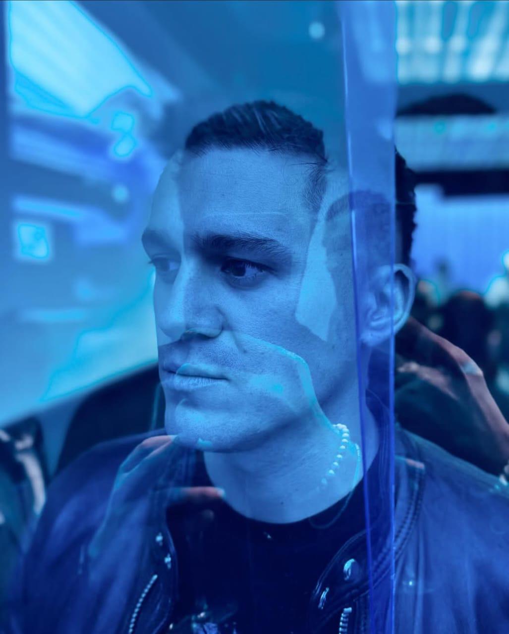 Zazza el Italiano bajo críticas por exponer a familia en zona de riesgo