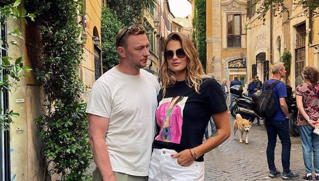 “Es bueno cuando hay alguien que es capaz de entender mi locura, pero no te aburres. conmigo, ¿verdad Koltsov?”, escribió en su cuenta de Instagram.