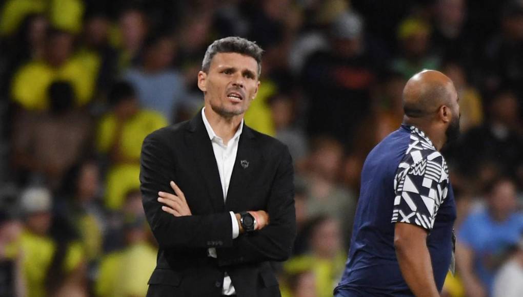 “Espero que los chicos entiendan que (Messi) es un rival más, un jugador más. Porque después viene todo lo otro. El árbitro, el marco, la gente. Todo lo que rodea a Messi puede generar decisiones deportivas y extradeportivas. ¿Fui claro?“, había insinuado Ortiz en una entrevista con Santiago Fourcade.