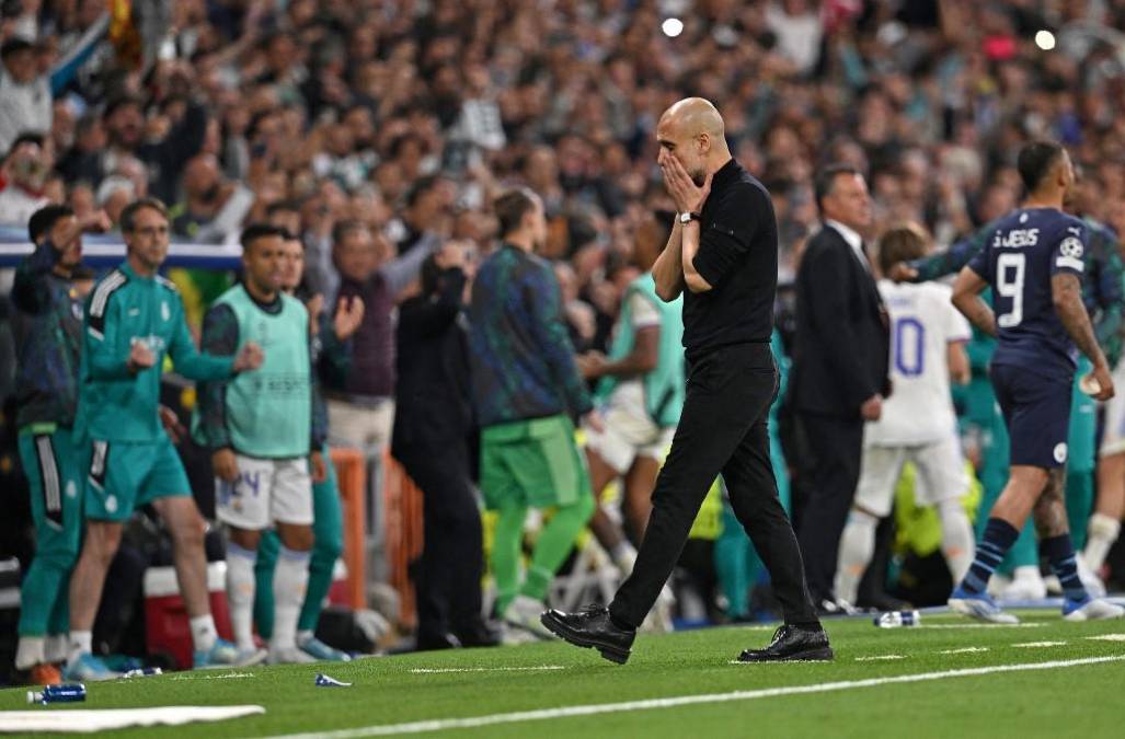 Pep Guardiola se llevó las manos a su rostro mientras todo el Santiago Bernabéu festejaba al fondo la remontada.