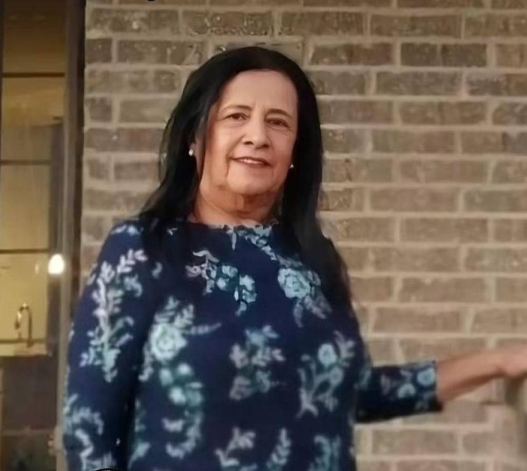 El accidente ocurrió cuando un automóvil Ford que viajaba hacia el este por la SH 16 colisionó de frente con una camioneta Ford F-150 que se dirigía hacia el oeste.