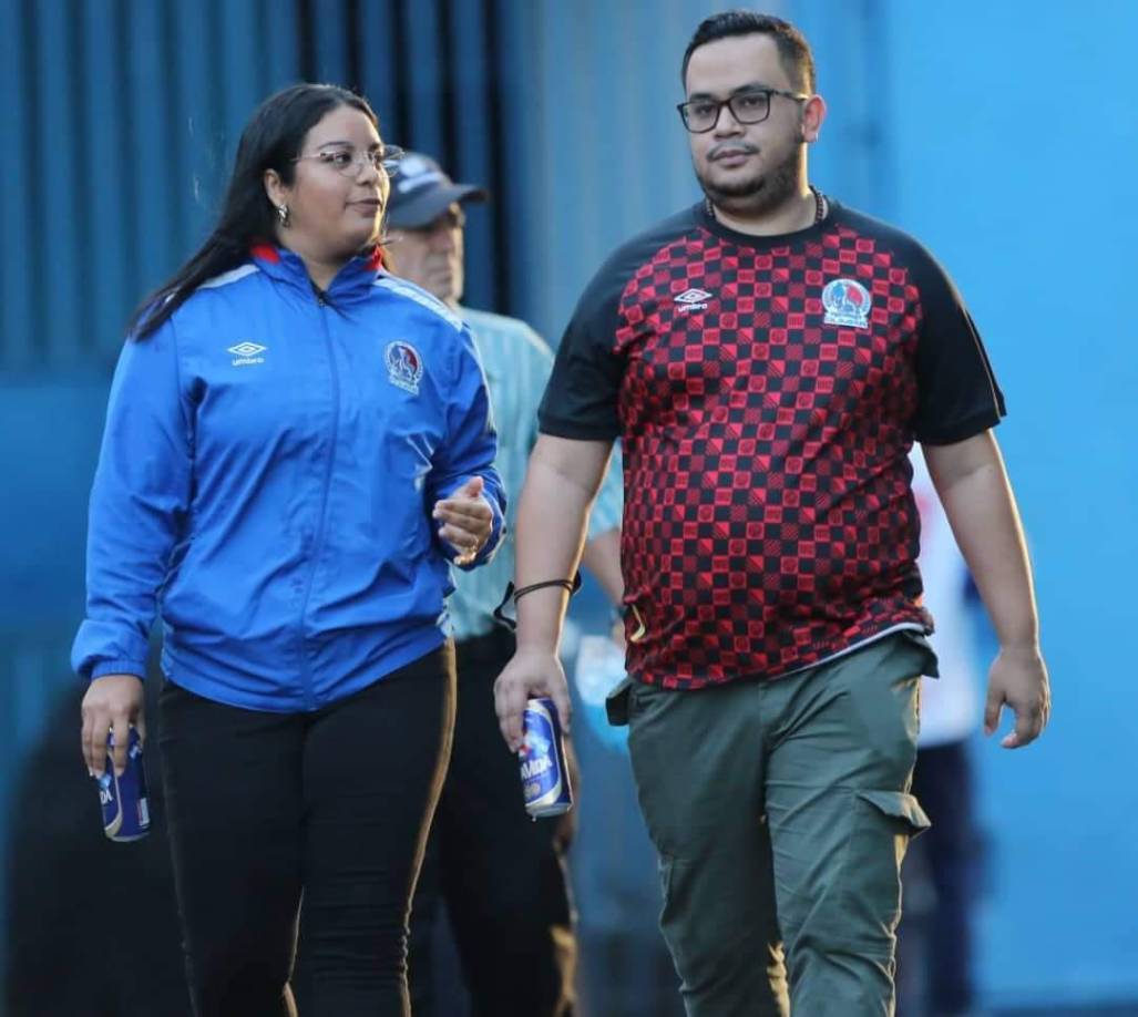 Desde muy temprano comenzaron a llegar los aficionados olimpistas al estadio Nacional Chelato Uclés.