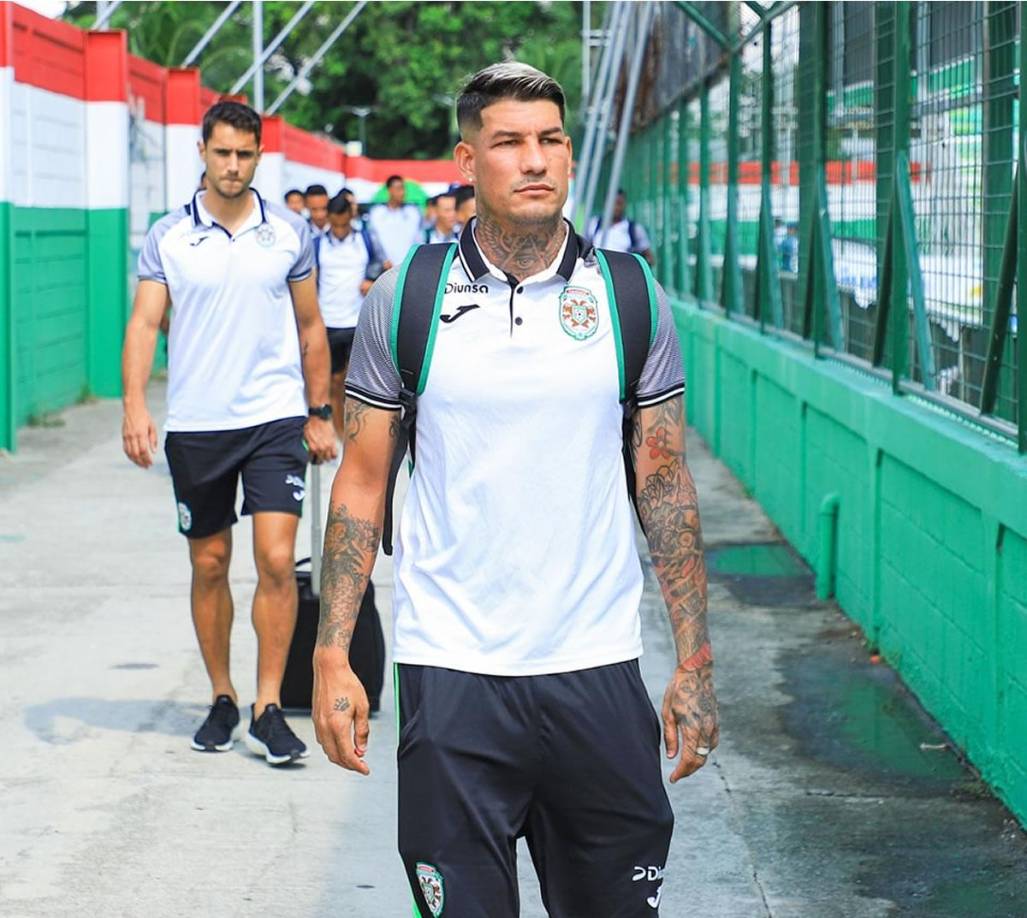 Nicolás Royón - El delantero uruguayo, que marcó cinco goles en el Torneo Apertura 2023, no entra en los planes de ‘La Tota’ Medina para la próxima temporada y se iría del club verde.