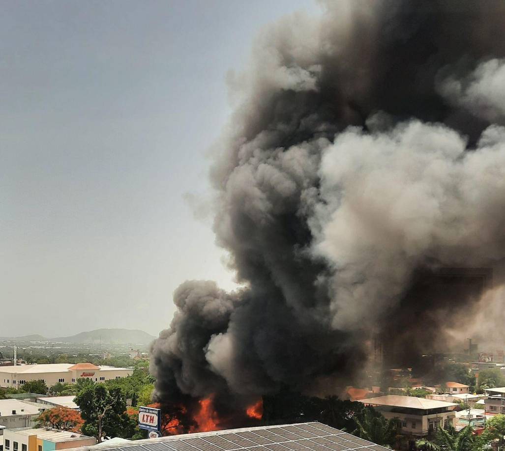 El incendio también afectó a otras propiedades aledañas. 