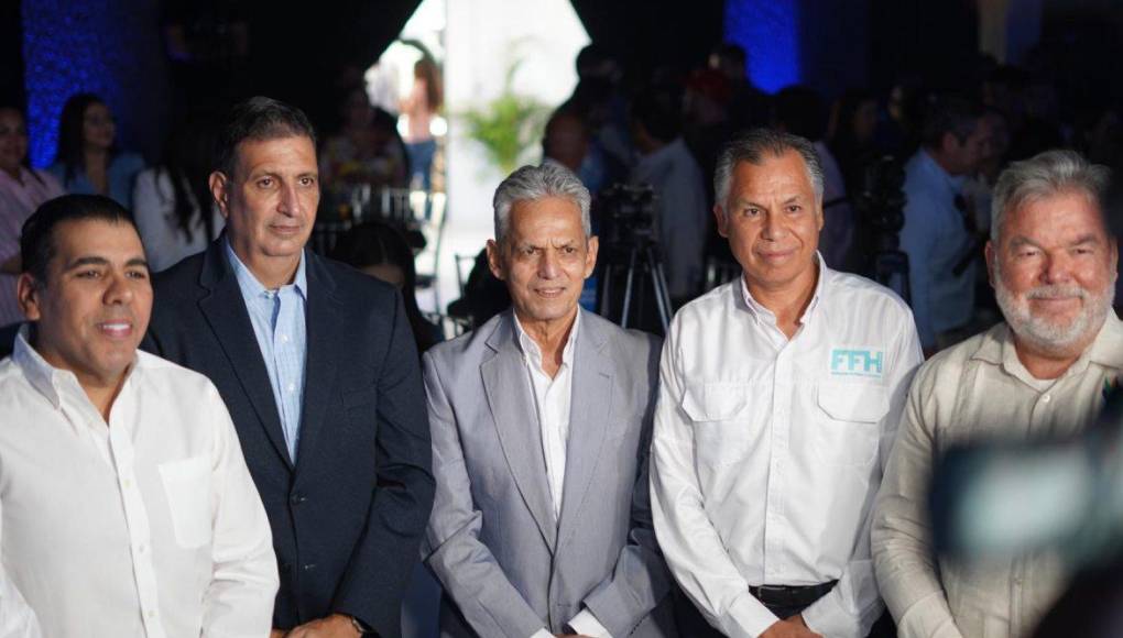 El alcalde Roberto Contreras de San Pedro Sula fue otra de las personalidades que estuvo presente en el lanzamiento de la nueva indumentaria de la selección de Honduras.