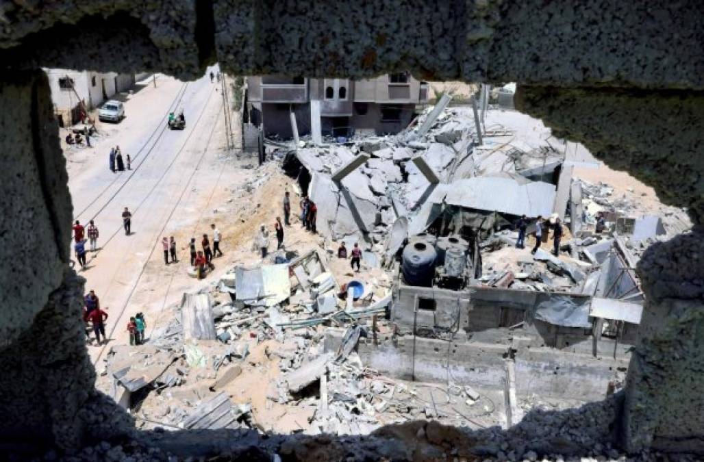 Los bombardeos 'han destruido 76 edificios', unas 725 viviendas 'han sufrido daños importantes' y otras 4.134 'daños menores', según datos de la Oficina de la ONU para la Coordinación de Asuntos Humanitarios (OCHA).