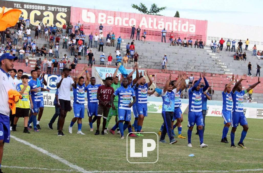 Los jugadores del Victoria celebrando la clasificación al repechaje del Torneo Apertura 2022.