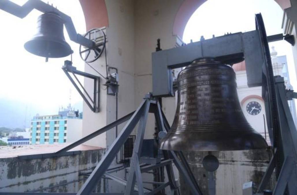 CAMPANAS.Son cuatro campanas que suenan bien bonito cuando son tocadas el domingo o los días de semana para anunciar a la comunidad que en cinco minutos iniciará la eucaristía.