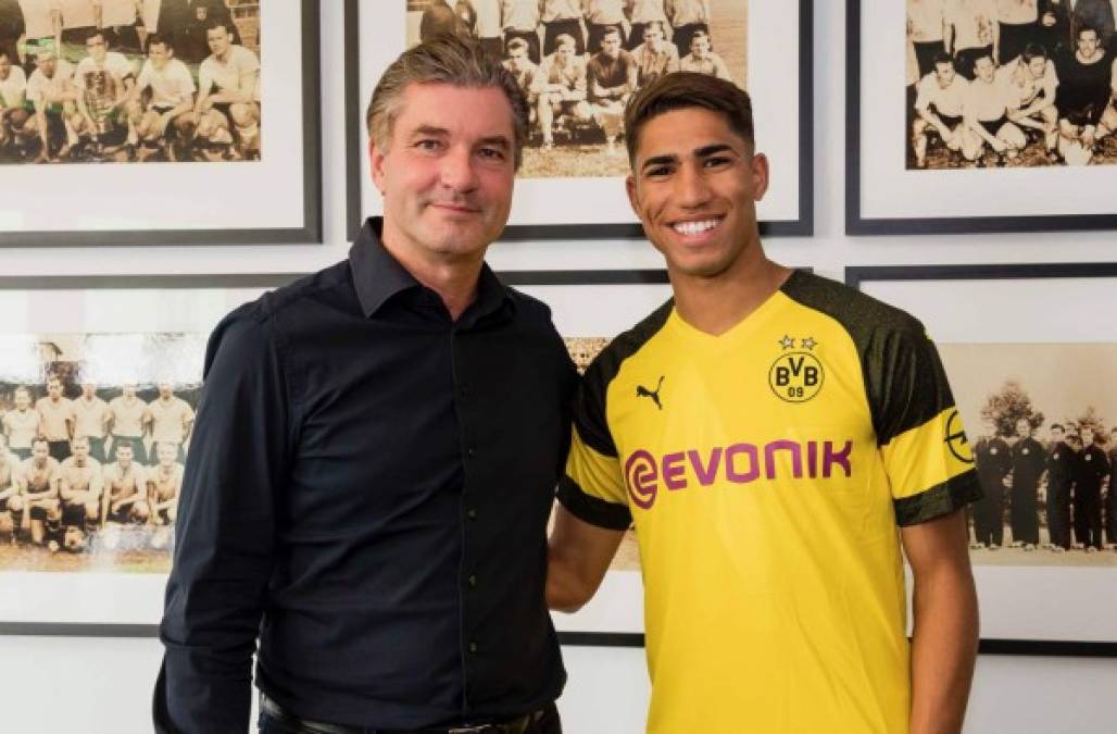 El Real Madrid hizo oficial la cesión del lateral derecho Achraf Hakimi al Borussia Dortmund para las próximas dos temporadas. El internacional marroquí pondrá rumbo a la Bundesliga tras su primer curso con el equipo blanco, en el que ha participado en 12 partidos oficiales.