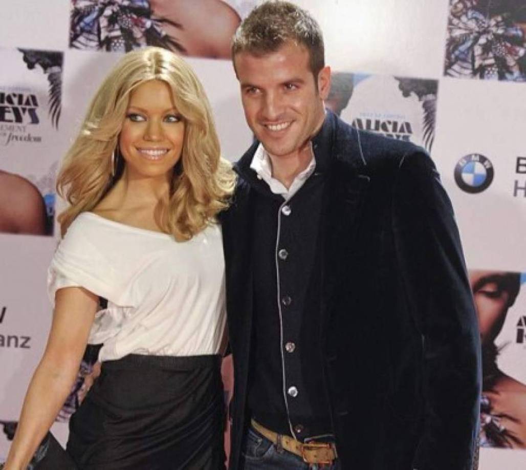 Sylvie explicó en su momento que estaba saliendo de un cáncer y que había empezado a pensar que Rafael la dejaría por una mujer sana con la que poder seguir teniendo hijos y por tal razón lo traicionó.