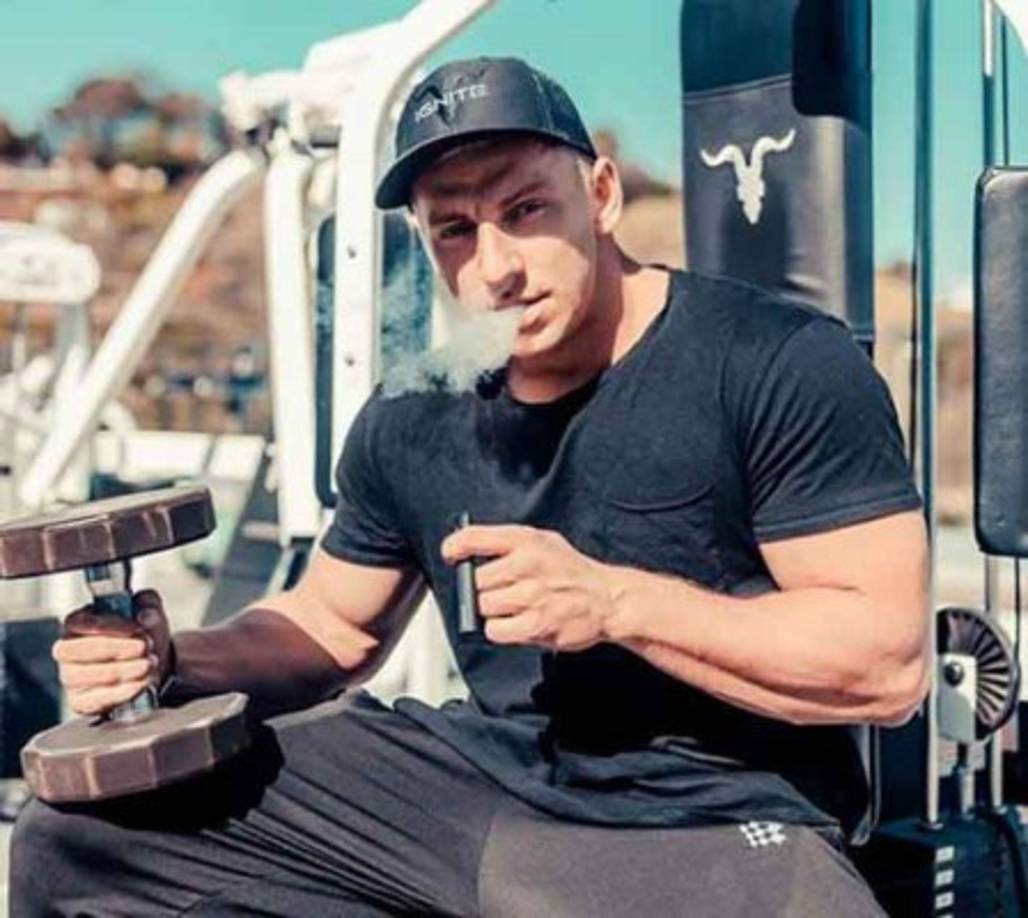 Vitaly Zdorovetskiy es un millonario 'youtuber' ruso, con 10 millones de suscriptores, que hizo fortuna con sus vídeos de bromas pesadas y de estilo de vida lujosa, rodeado de mujeres y adenalina.