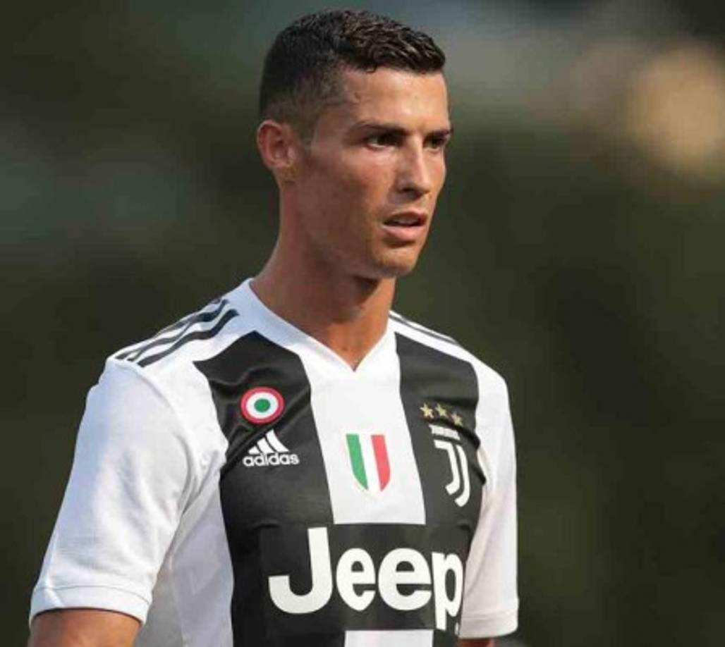 El exjugador del Real Madrid disputó la primera parte completa. Después, se quedó en el vestuario en el intermedio y contempló el resto del choque desde el banquillo junto al resto del plantel de Allegri.