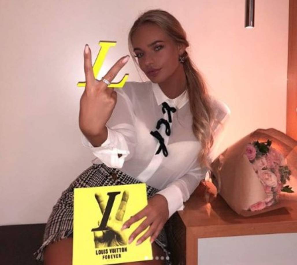 Peskova es una de los numerosos hijos de la elite política de Rusia que reside o estudia en Europa occidental.