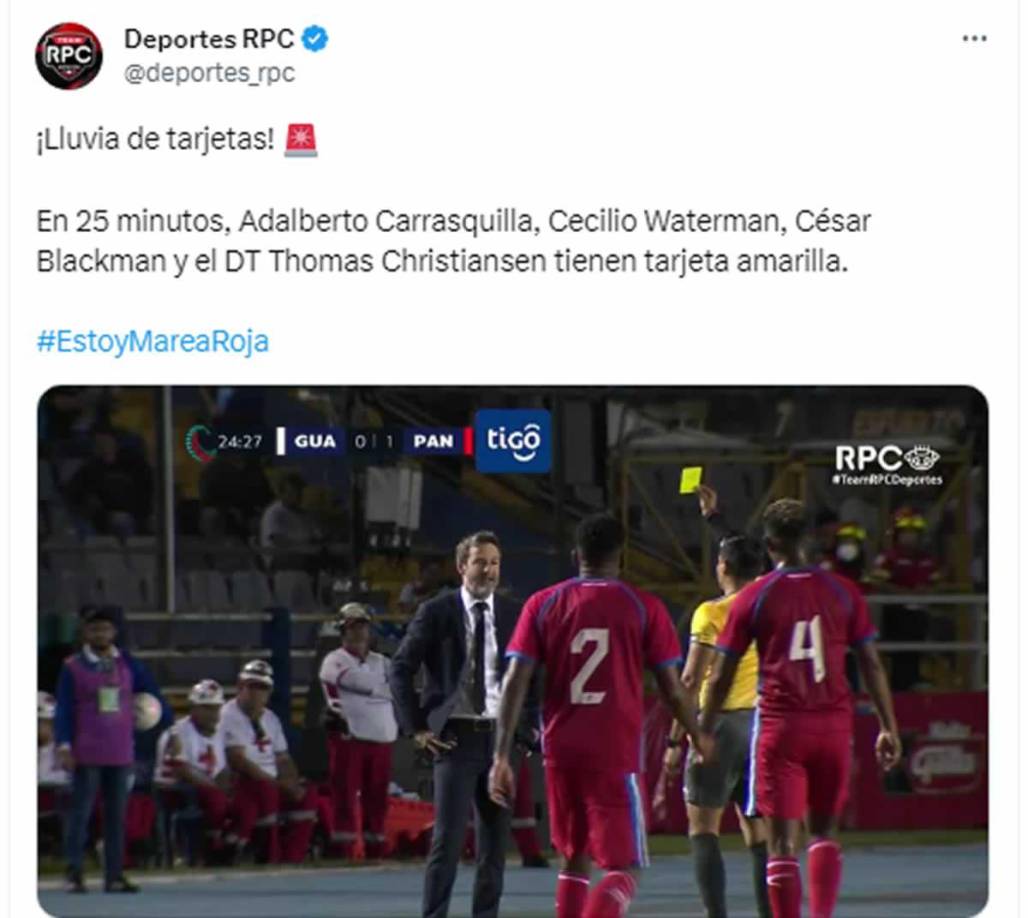 Saíd Martínez le mostró tarjeta amarilla al entrenador de Panamá, Thomas Christiansen, por reclamos indebidos.