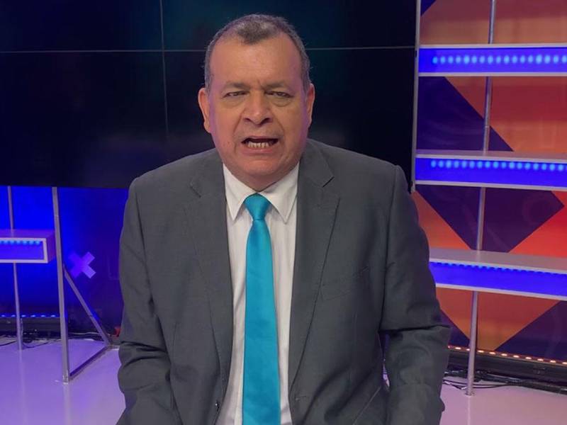 Orlando Ponce Morazán ha generado revuelo en los últimos días tras protagonizar polémicas con periodistas hondureñas. Las chicas le respondieron y ahora él ha salido al paso para dar su punto de vista.