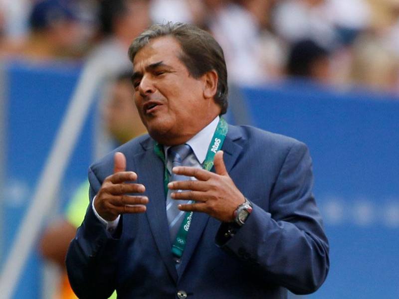 Jorge Luis Pinto dirigió a Honduras en 51 juegos, logrando 16 victorias e igual números de empates; perdió 19 veces